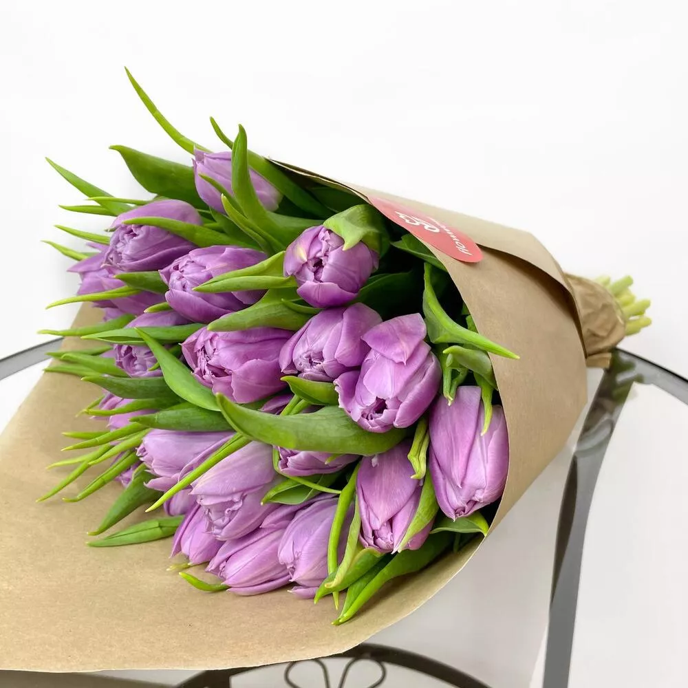 25 пионовидных тюльпанов в крафте