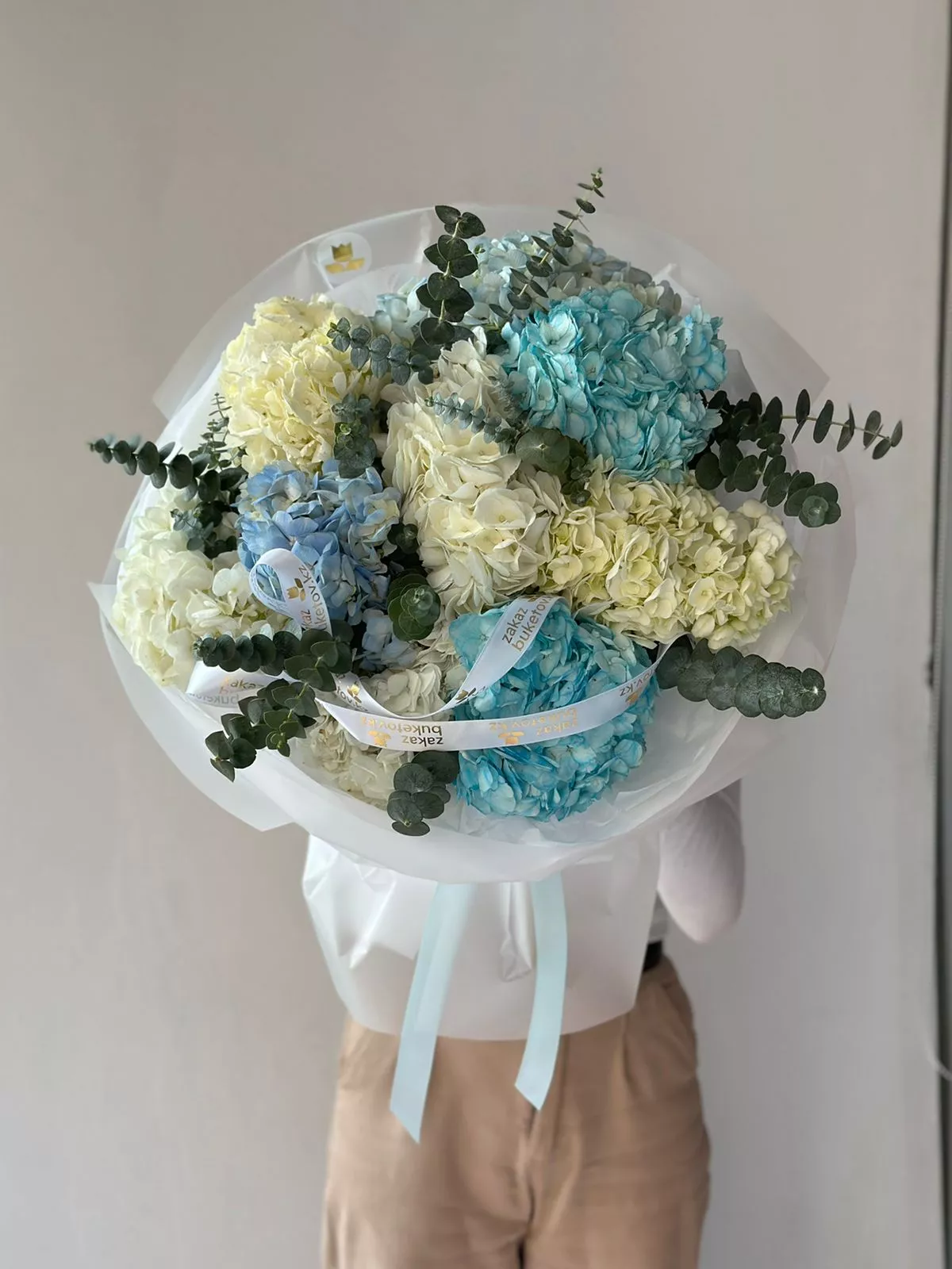 Букет "Воздушный восторг" из гортензий и эвкалипта