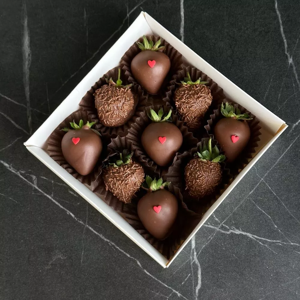 Клубничный бокс "Шоколадный восторг" клубника в итальянском шоколаде