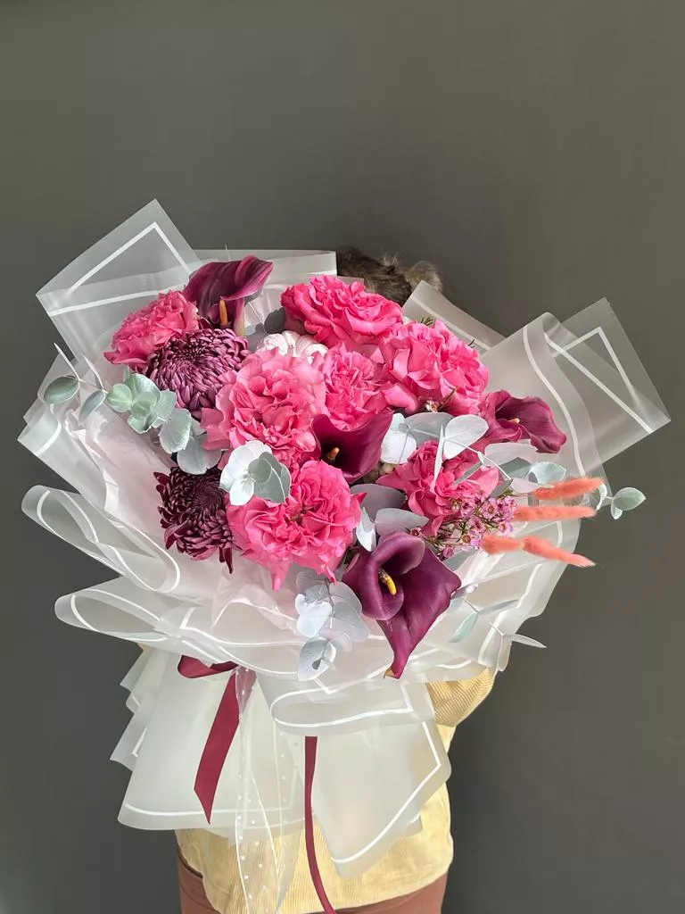 Композиция "Morning Dew"  из роз, хризантем и калл