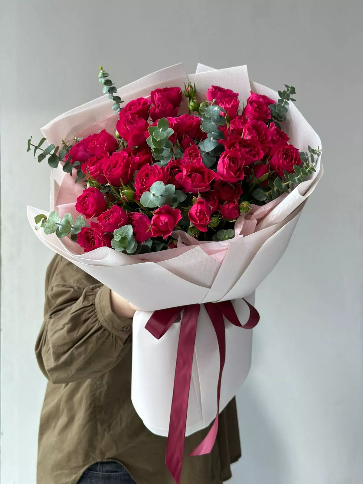 Букет "Spray rose" из спрей роз и эвкалипта