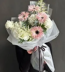 Композиция "MoonlightBouquet"  из лизиантусов, гербер, эвкалипта и астильбы