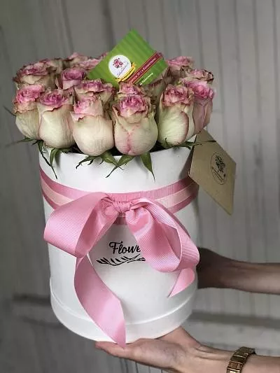 Голландские розы в стильной коробке 1