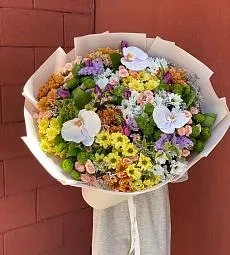 КОМПОЗИЦИЯ "КОК ЖАЙЛЯУ" из, тюльпан, хризантем, салала и статицы