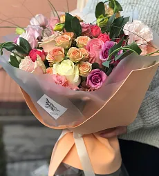 Букет "Аманда" из роз и лизиантусов