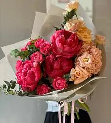 Букет "Венеция" из гортензий, лизиантусов, пионов, роз и гвоздик