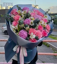 Букет "Одажио" из альстромерий, роз, пионов и гвоздик