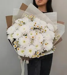 Букет "Свитни" с ромашкой и хризантемой