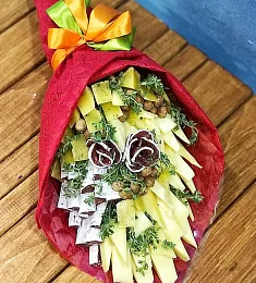 Мужской букет "ФЕРМЕРСКИЙ" с сыром и колбасой