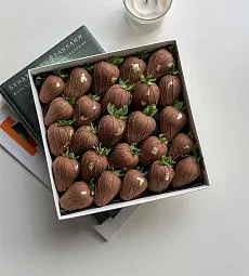 Клубничный бокс "Шарм" клубника в молочном шоколаде