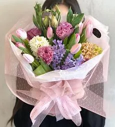 SPRING 7.0 букет из тюльпан, лизиантуса и гиацинтов