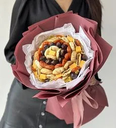 букет из сухофруктов "dried fruits" финики, курага, инжир в оригинальном оформлении