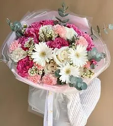 Композиция "Эврика" с герберой, розой и гвоздикой