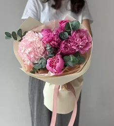 Букет "Пилли" из пионов и гортензий