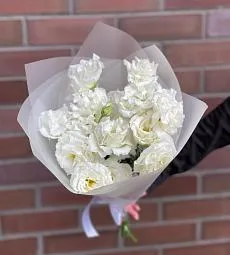 Букет из 9 белых лизиантусов