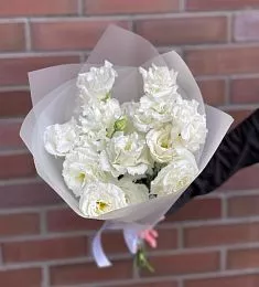 Букет из 9 белых лизиантусов