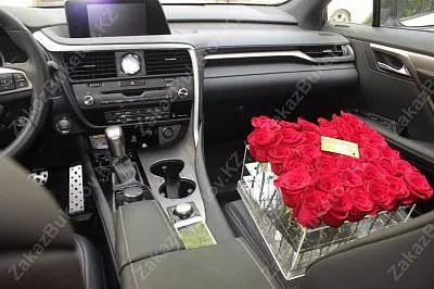 Голландские розы в стеклянной коробке maison des FLEURS 2