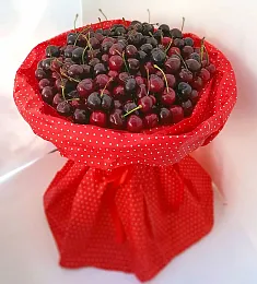 Букеты из фруктов и ягод "Cherry"