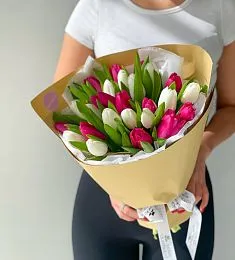 Букет "Весенний коктейль" из 25 тюльпанов