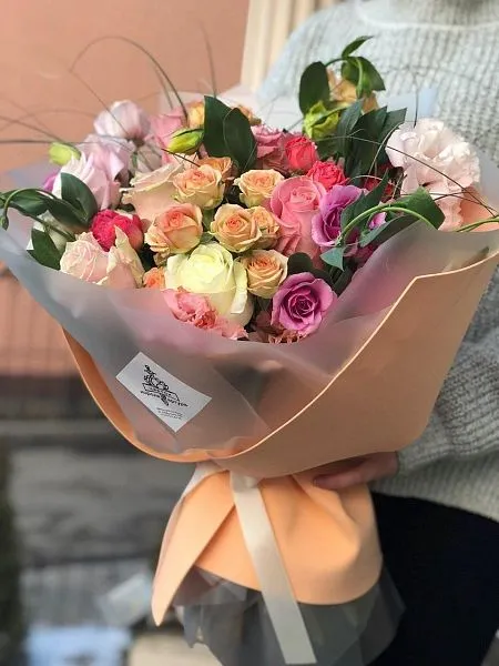 Букет "Аманда" из роз и лизиантусов 2