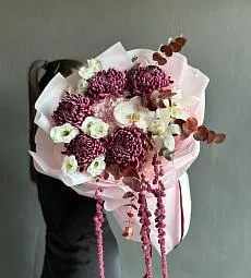 Композиция "Новая звезда" из гортензии, лизиантусов, орхидей и хризантем