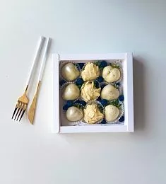 Клубничный бокс "White Light" клубника в белом шоколаде