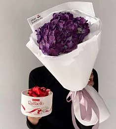 Сет "VELVET" из букета гортензий и коробки Raffaello