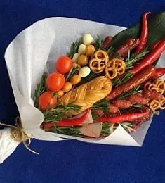 Съедобный букет с колбасой и сыром