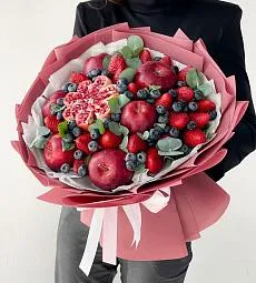 Фруктовый букет "Симфония Любви" из ягод и фруктов