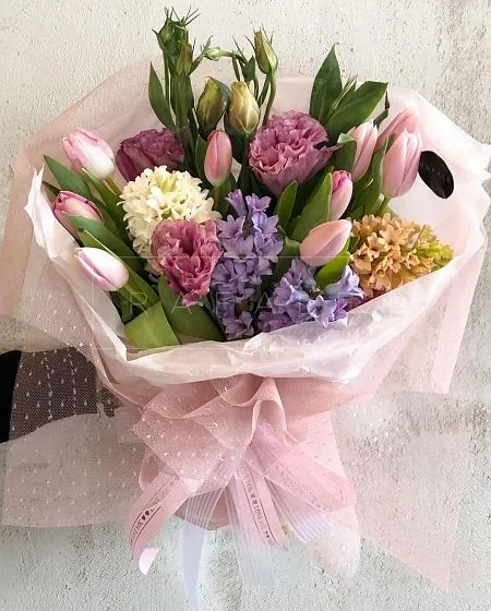 SPRING 7.0 букет из тюльпан, лизиантуса и гиацинтов 4