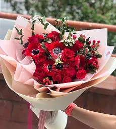 Композиция "Белла Чао" из анемонов и роз