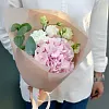Букеты гортензий и эустомы