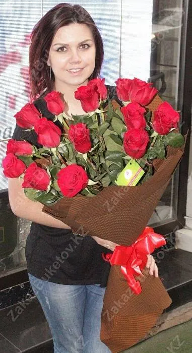 Букет из 15 голландских роз любого цвета 1