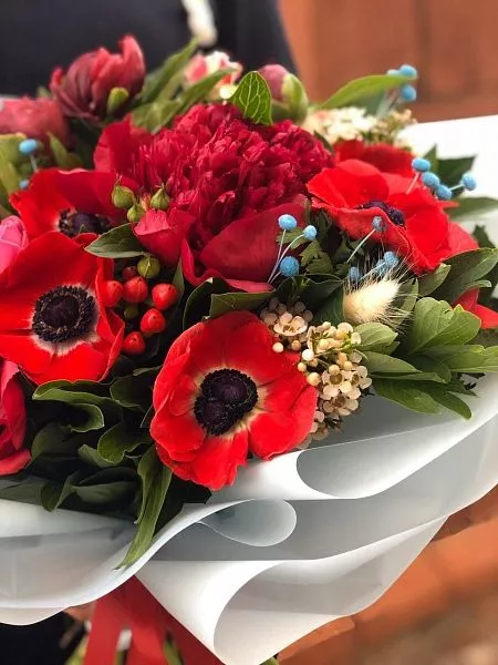 Букет "Майорка" из анемонов и фалариса  3