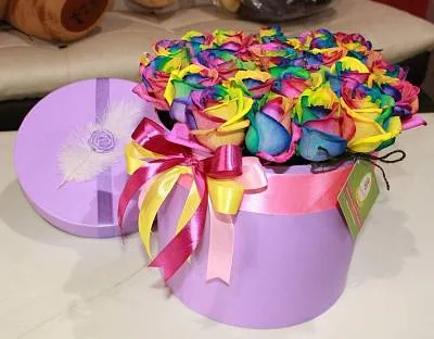 Тубус с пером и радужной розой 1