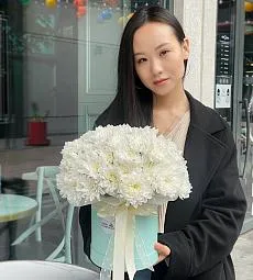 Букет в коробке "Ваниль" M из хризантем