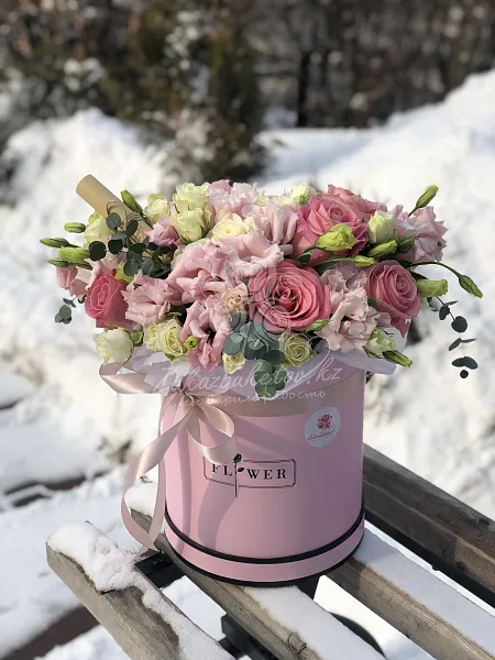 Композиция "Панорама" из роз и лизиантусов 2