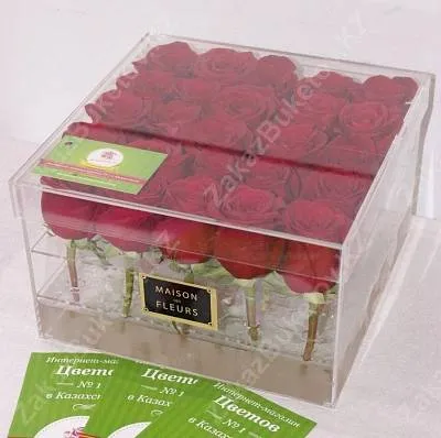 Голландские розы в стеклянной коробке maison des FLEURS 2