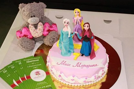 Торт с принцессами 1