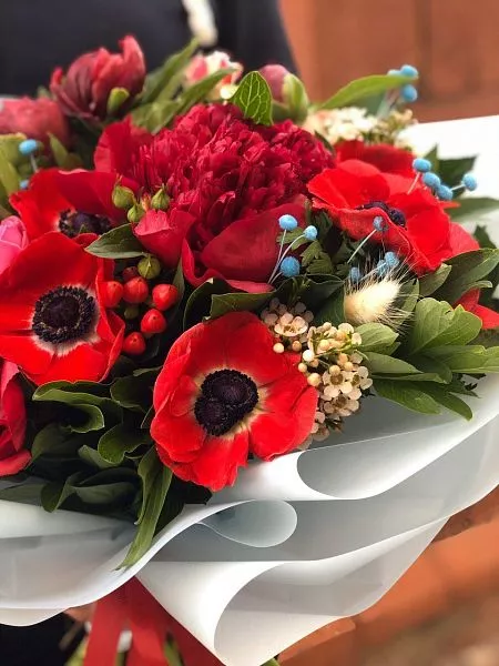 Букет "Майорка" из анемонов и фалариса  1