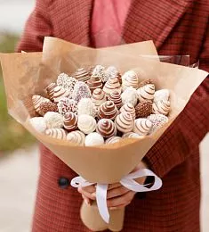 Клубничный букет "Isabella" клубника в итальянском шоколаде