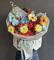 Композиция "Фернандо" из гортензии, роз, гербер и голландской экзотики Композиция "Фернандо" из гортензии, роз, гербер и голландской экзотики