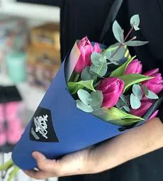 Букет "Мари" из тюльпан и эвкалипта