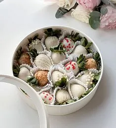 Клубничный бокс "Леди" клубника в белом шоколаде