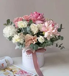 Композиция "Franko" из гвоздик, роз и хризантем