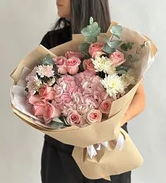 Букет "Luigi" из гортензии, роз и хризантем