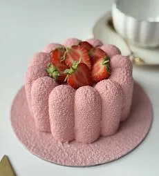 Муссовый бенто-торт S  с клубникой
