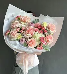 Композиция "Мелодия души" из гвоздик, роз  хризантем