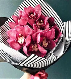 Букет из 9 орхидей