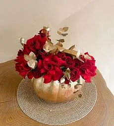 Композиция "Pumpkin rose"  из роз в тыкве